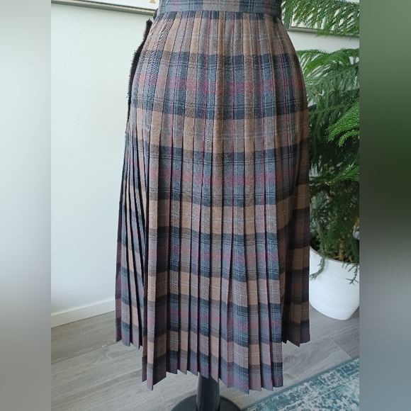 Vintage Plaid Wool Skirt - Picture 7 of 11